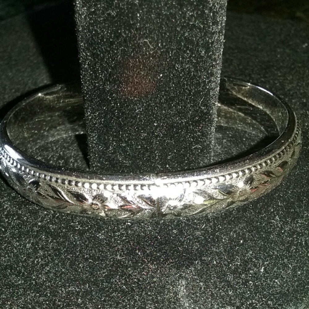 Vintage Whiting & Davis hinged bracelet